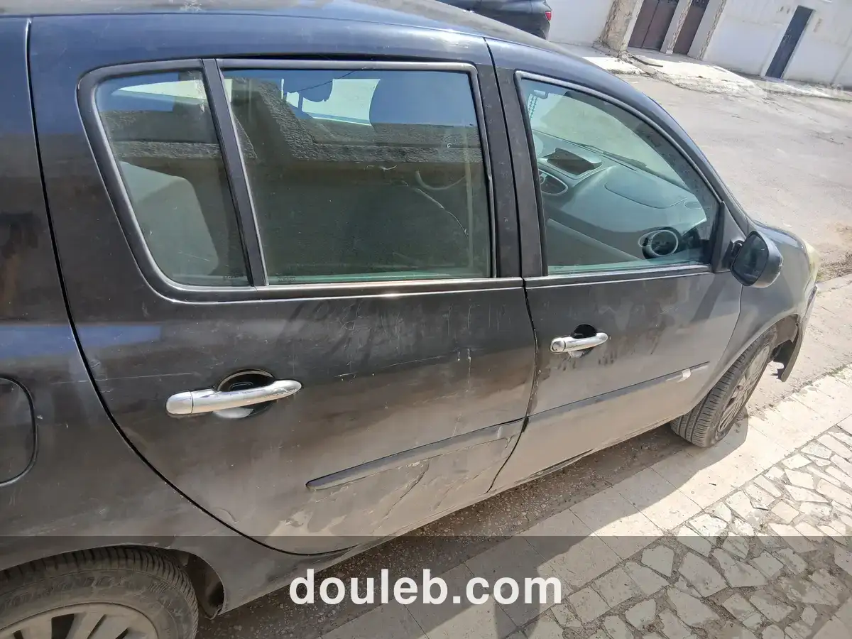 Renault clio 3 - Miniature 4