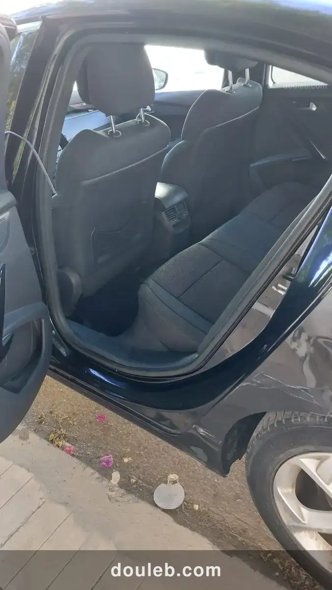 Peugeot 508 - Miniature 4