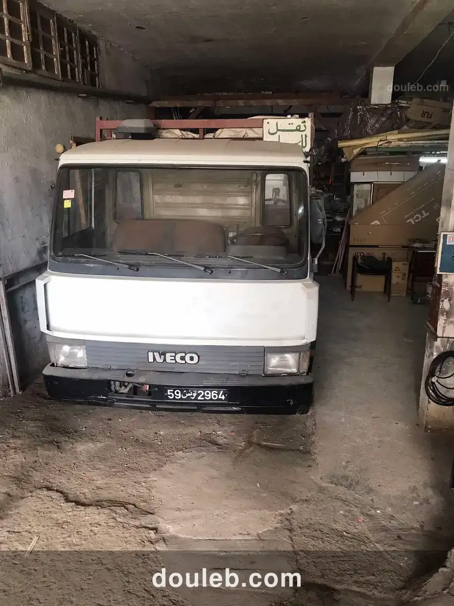 Camion uveco à Tunis